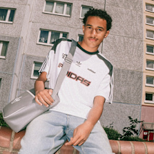 Kid wearing sporty cloths for a back to school campaign