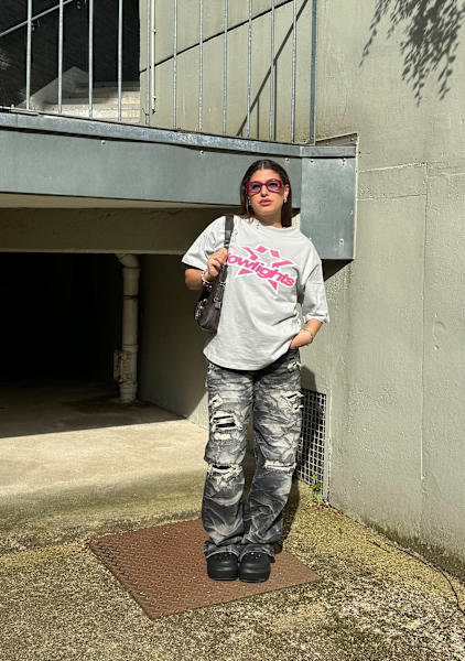 Girl with a lowlight tshirt and cargo pants 