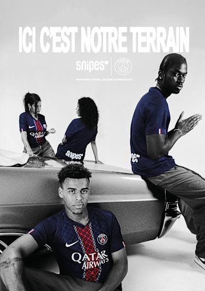Paris Saint-German Jersey launch. 3 People presenting the jersey in front of an oldtimer car. The claim "Ici c'est notre terrain" is on the graphic