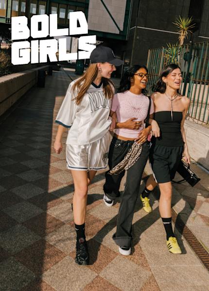 Girls walking with streetwear clothing and the text 'bold girls'