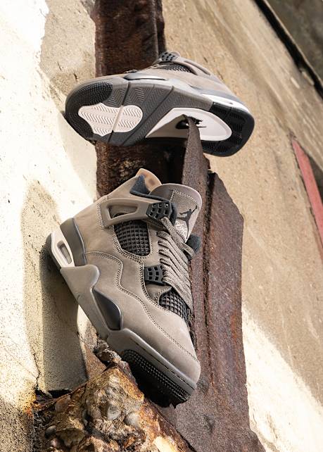 Air Jordan 4 Retro Cavestonr on feet pictures