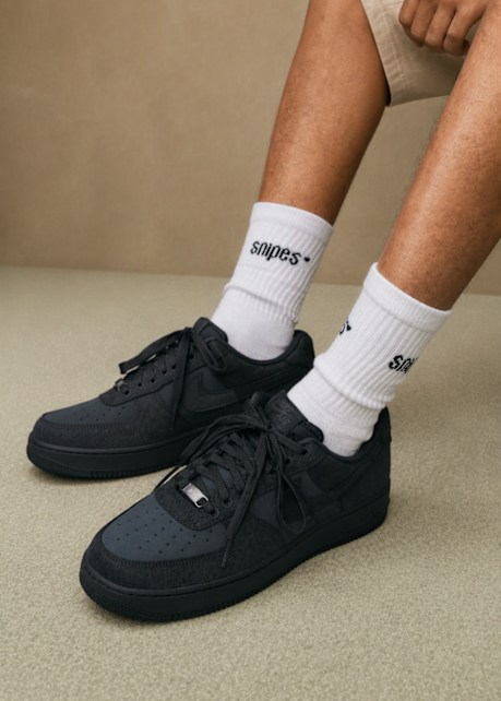 Black Nike Sneaker
