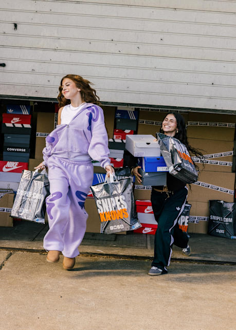 Creator Zahide and friends wearing autumn themed streetwear while posing in the streets