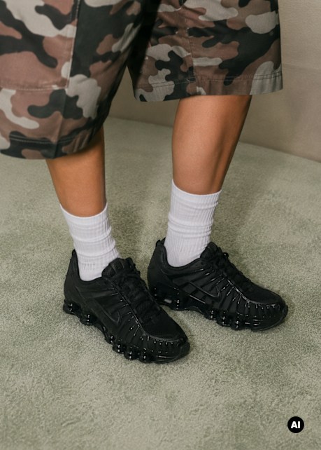 BlackSneakerCardWomen