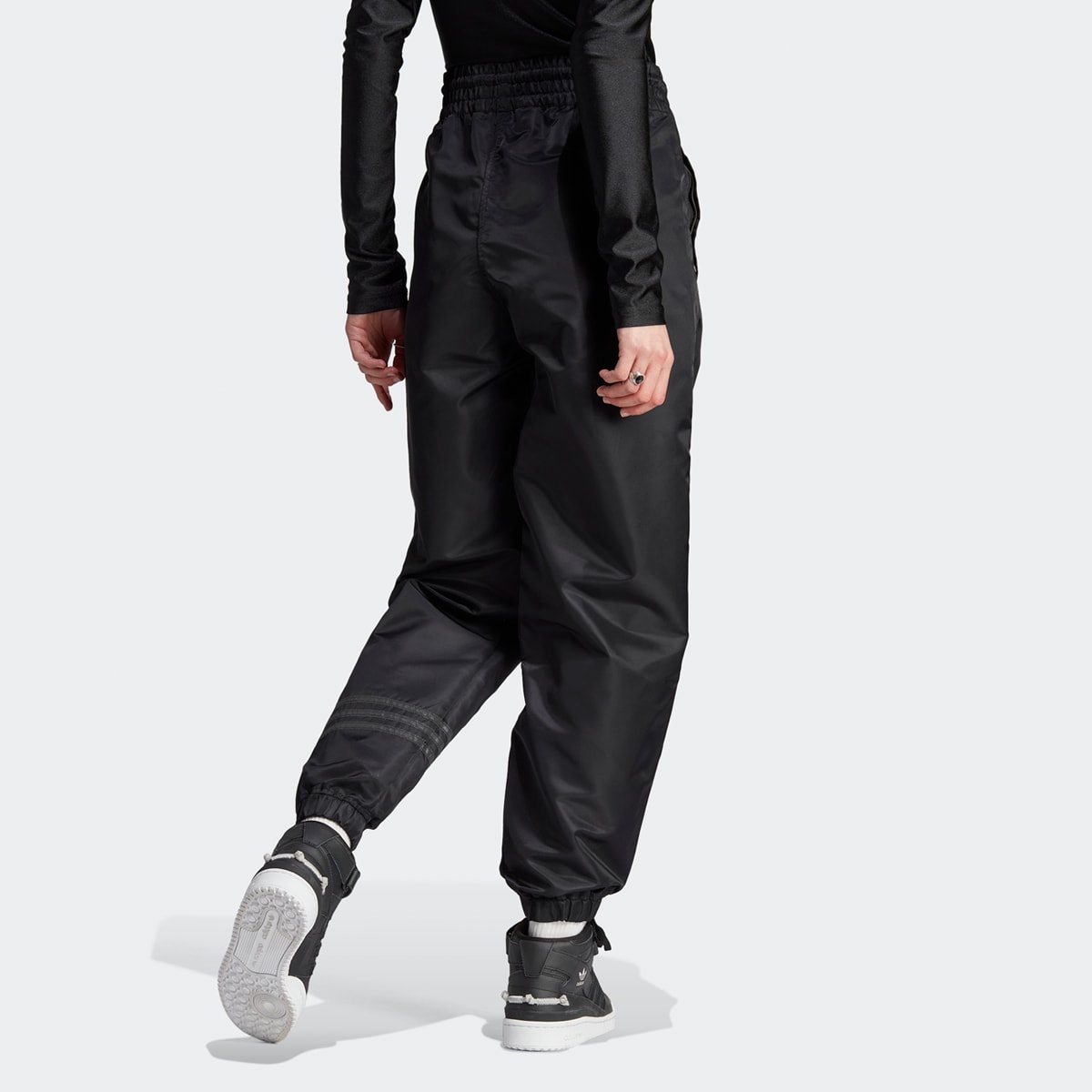 adidas Originals adicolor Neuclassics Woven Trackpant women Trainingsbroeken zwart Maat XS Kleding