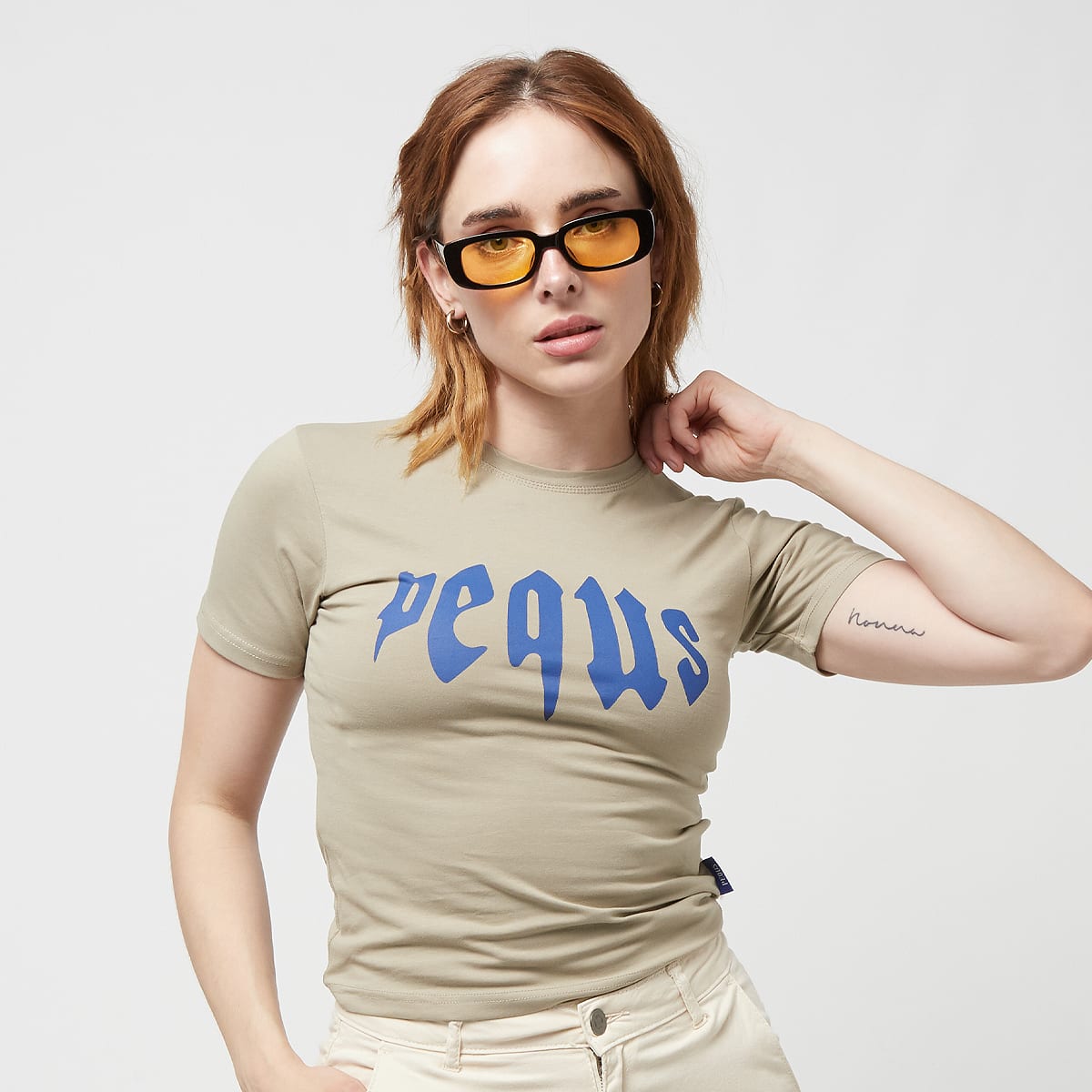 Pequs Fitted Mythic Logo T-shirt T-shirts Kleding Dust Grey maat: XS beschikbare maaten:XS S M L