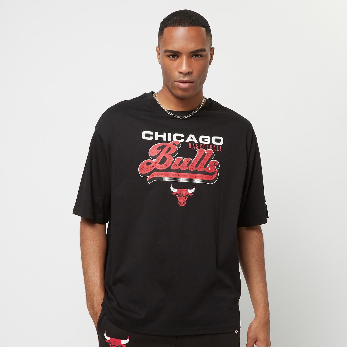 New era NBA Graohic Oversized Tee Chicago Bulls T-Shirts & Polo's in zwart formaten: S