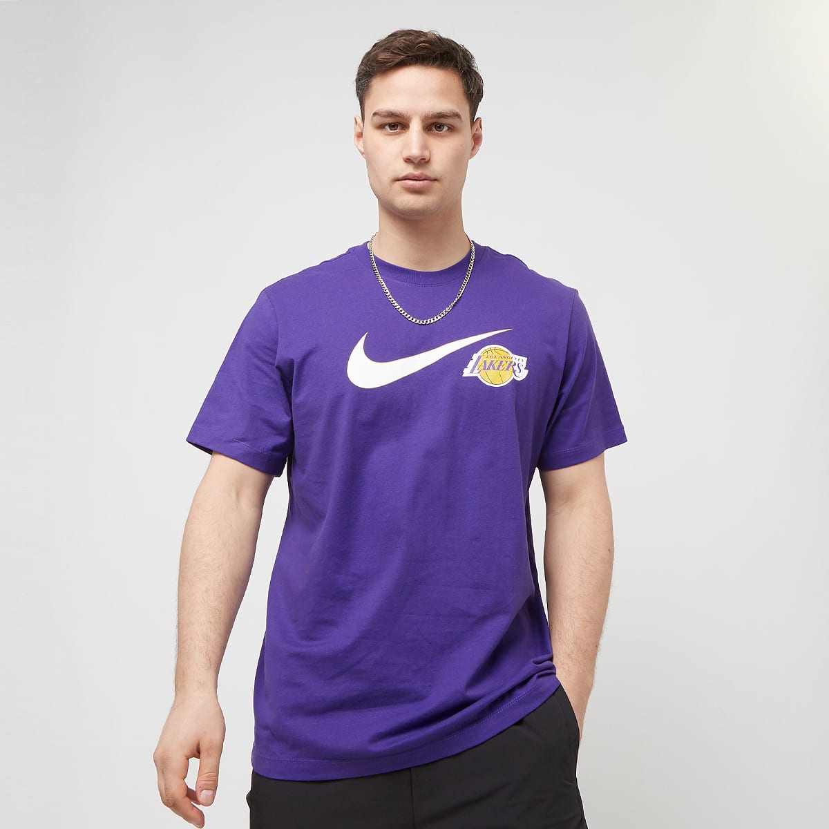 Nike NBA Los Angeles Lakers Essential Swoosh Shortsleeve Tee men T-Shirts & Polo's roze Maat S Kleding