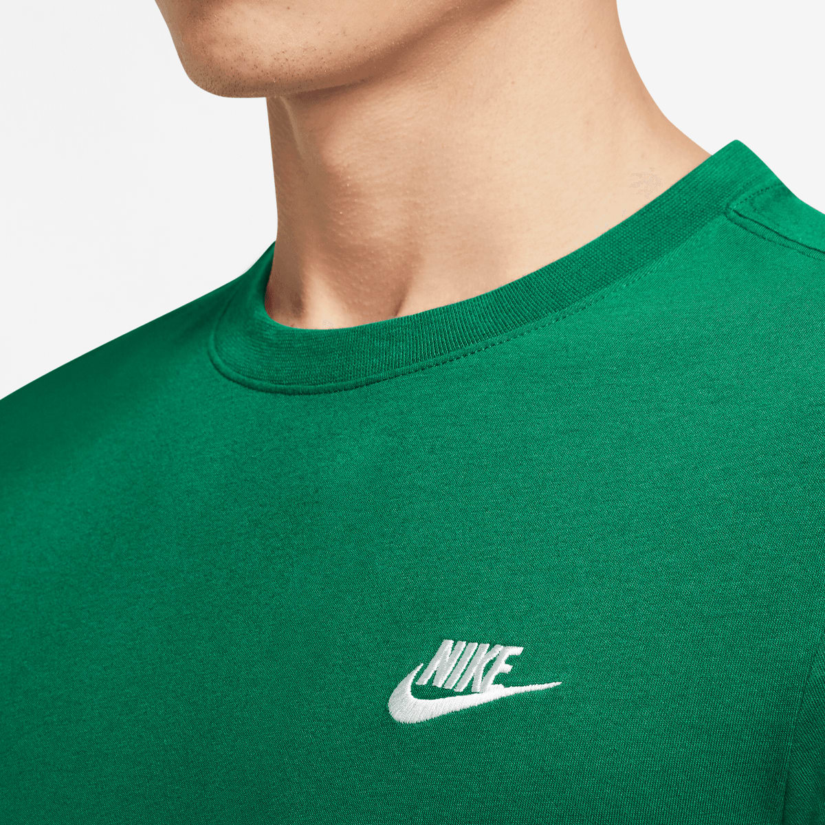 Nike Sportswear Club Tee Men T-Shirts & Polo's groen Maat S Kleding