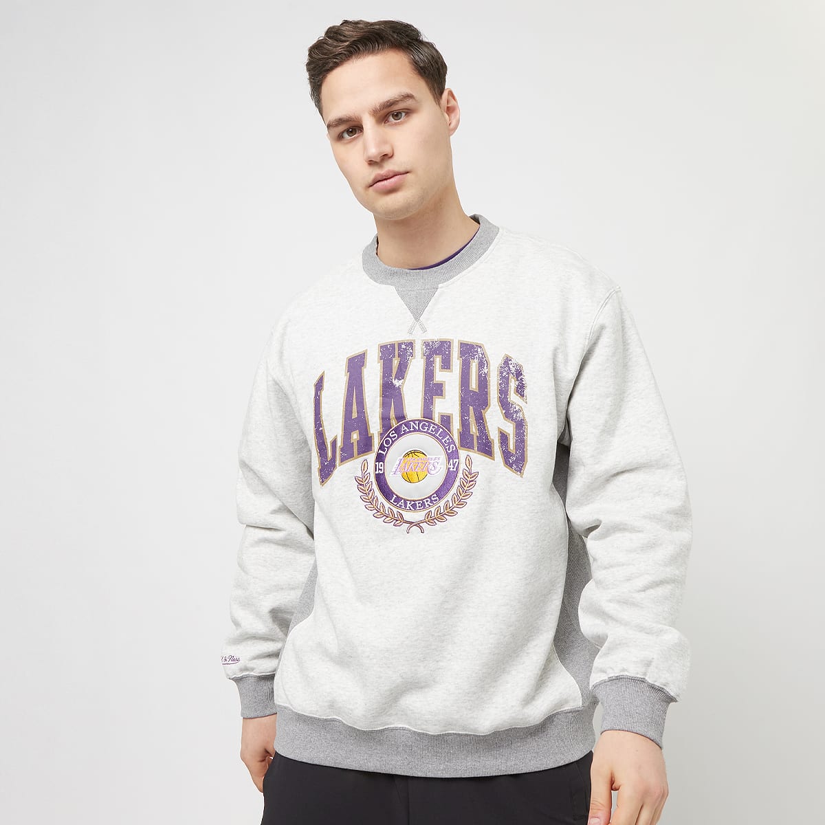 Mitchell & Ness NBA Premium Fleece Crew Los Angeles Lakers Hoodies & Sweaters in grijs formaten: M