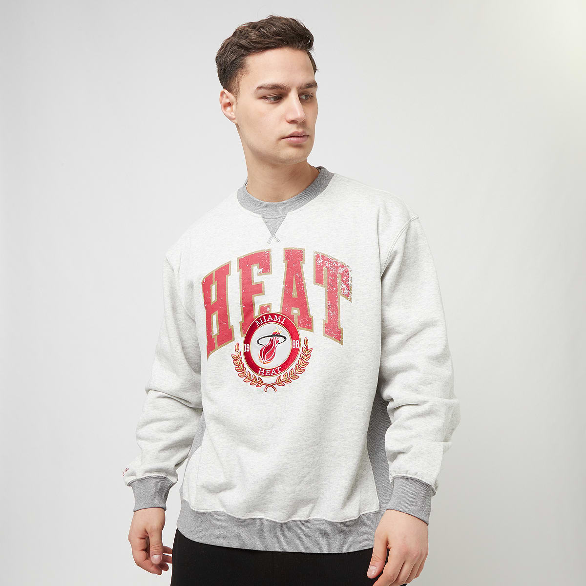 Mitchell & Ness NBA Premium Fleece Crew Miami Heat men Hoodies Sweaters grijs Maat S Kleding