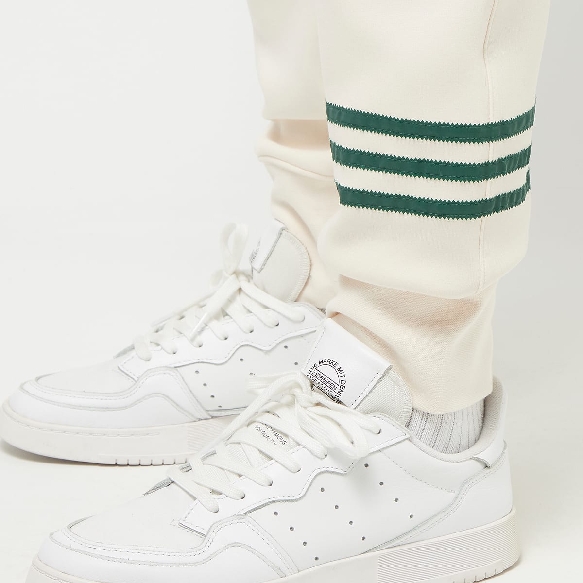 adidas Originals adicolor Neuclassics Trackpant Trainingsbroeken in beige formaten: S