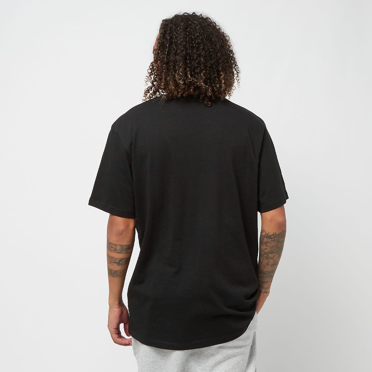 SNIPES Serif Logo Tee T-Shirts & Polo's in zwart formaten: XS