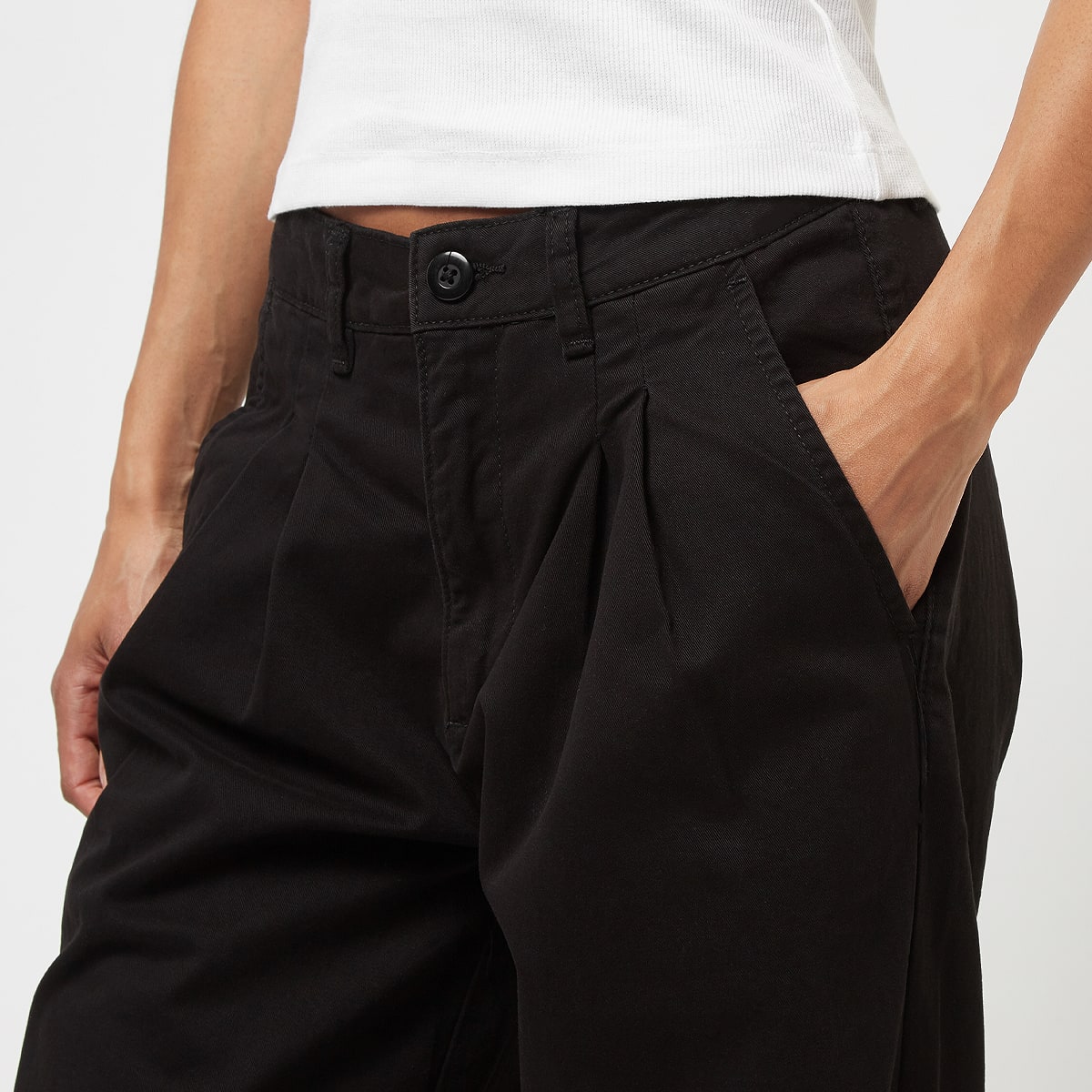 Urban Classics Organic Pleated Cotton Pants women Chino's zwart Kleding