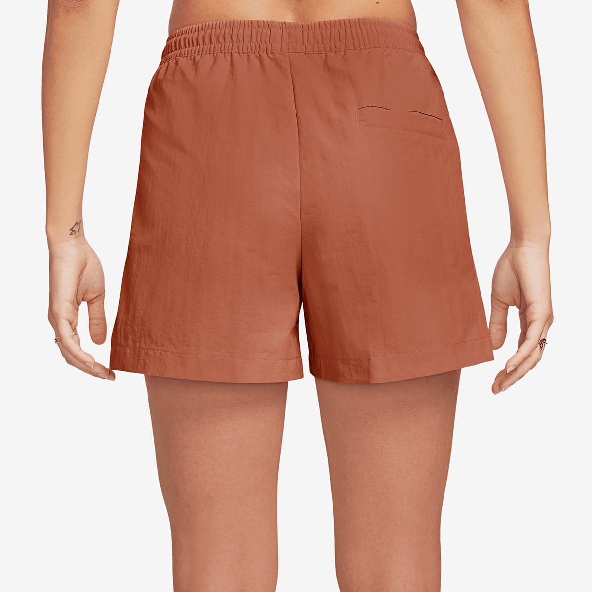 Nike Sportswear Essential Sportshorts in bruin formaten: M