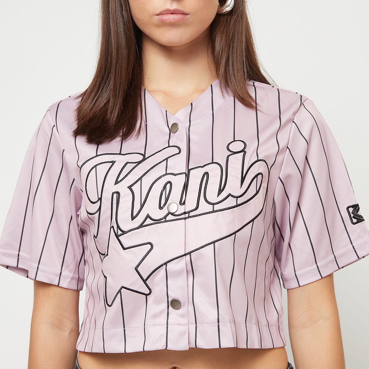 Karl Kani OG Star Logo Crop Pinstripe Baseball Shirt Jersey's in lichtroze formaten: L
