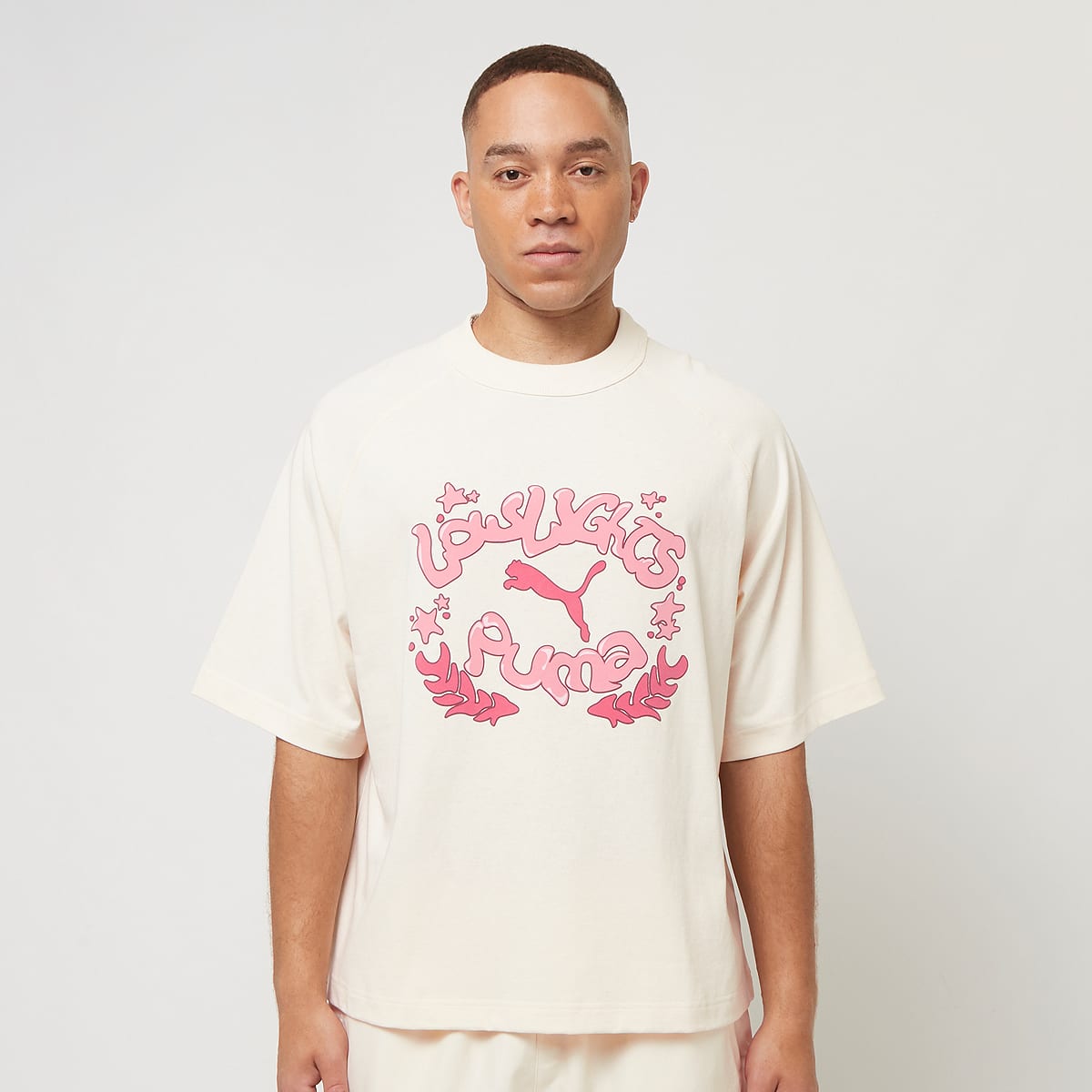 PUMA x Low Lights Classics+ Oversized Graphic Tee Puma men T-Shirts & Polo's beige Maat S Kleding