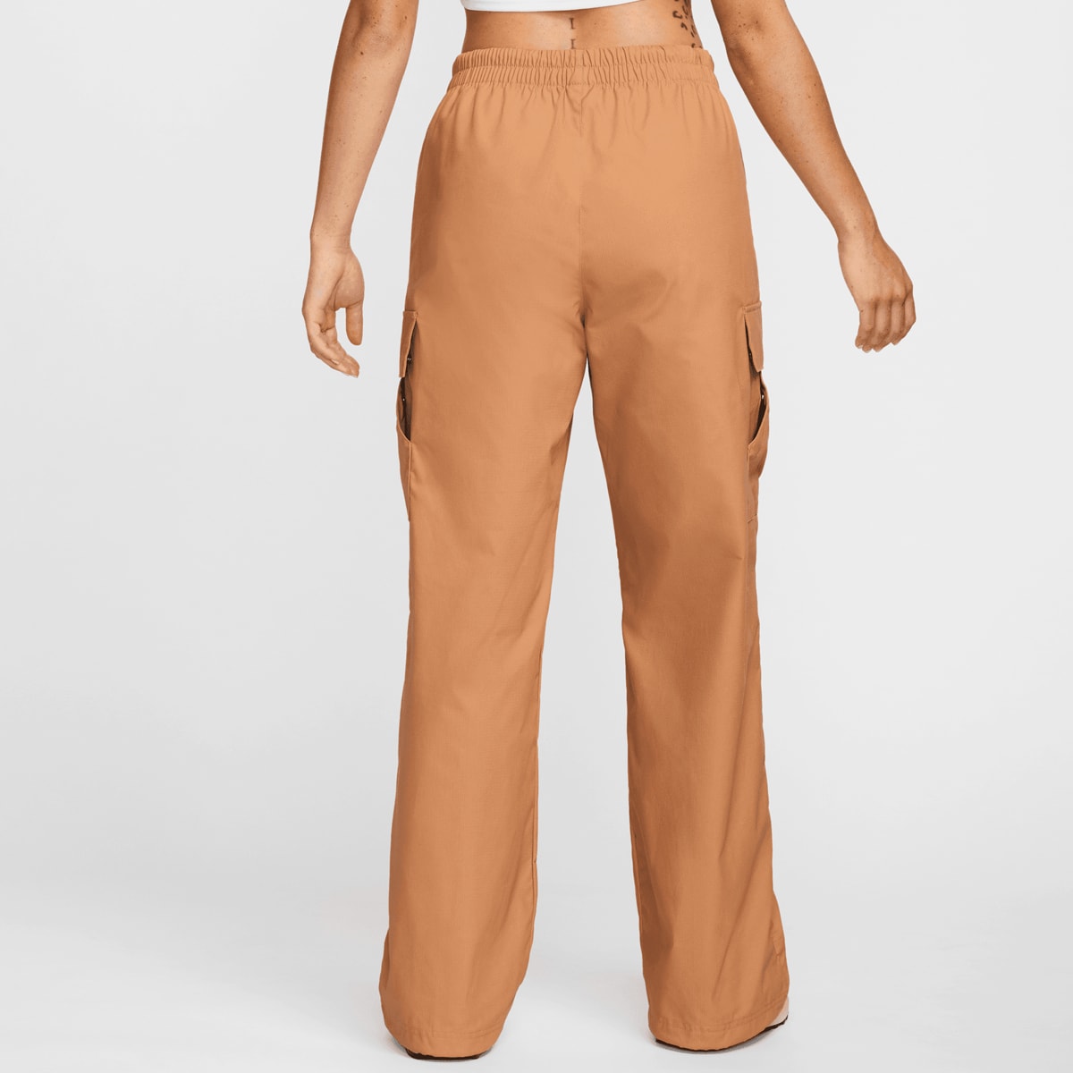 Nike Sportswear Essential Woven Mid-Rise Standard Cargo Pants Cargobroeken in bruin formaten: XS