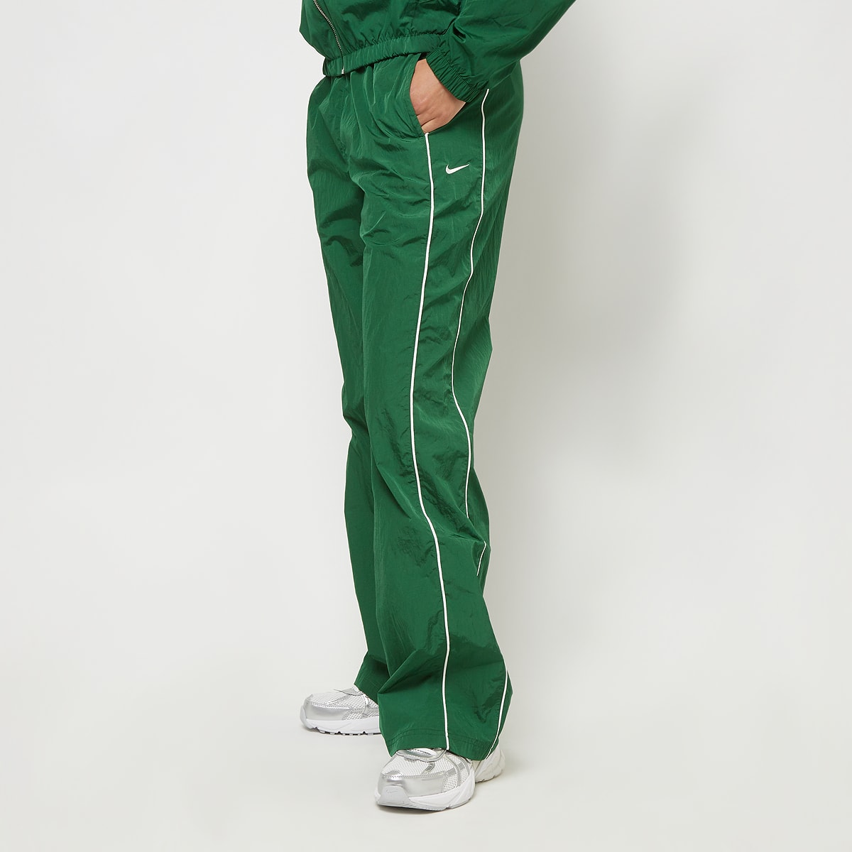 Nike Sportswear Windrunner Woven High Rise OH Pant Trainingsbroeken in groen formaten: XS