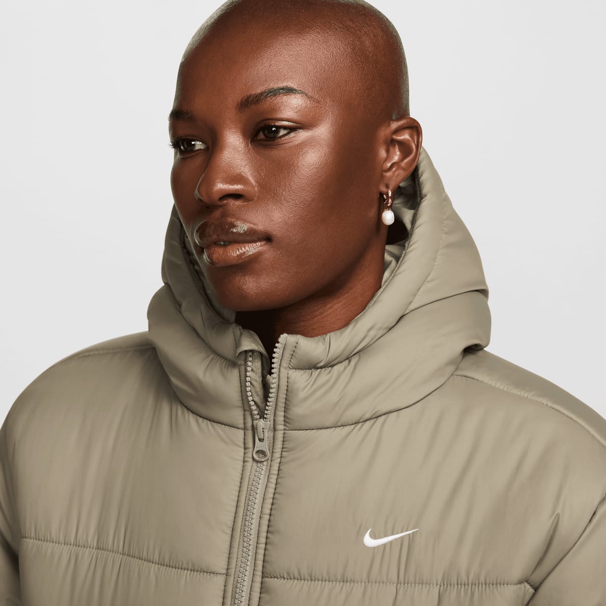 Nike Sportswear Therma-FIT Classic Puffer women jackets beige Maat S Kleding