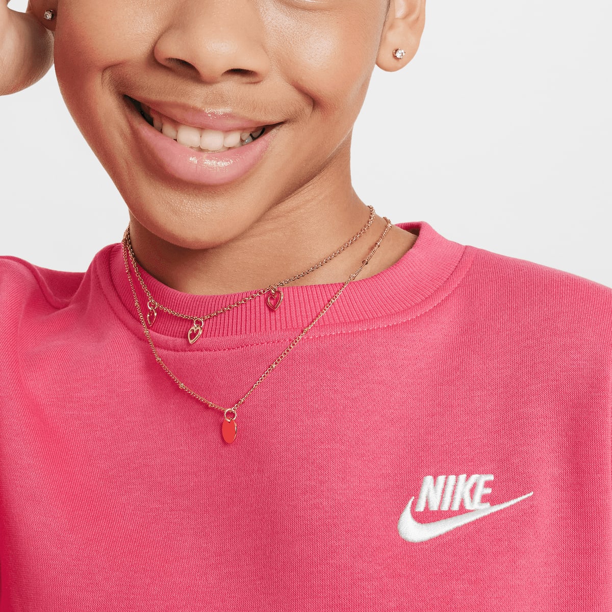 Nike Sportswear Club Fleece Boxy Crew Low Brand Read unisex Hoodies & Sweaters lichtroze Kleding