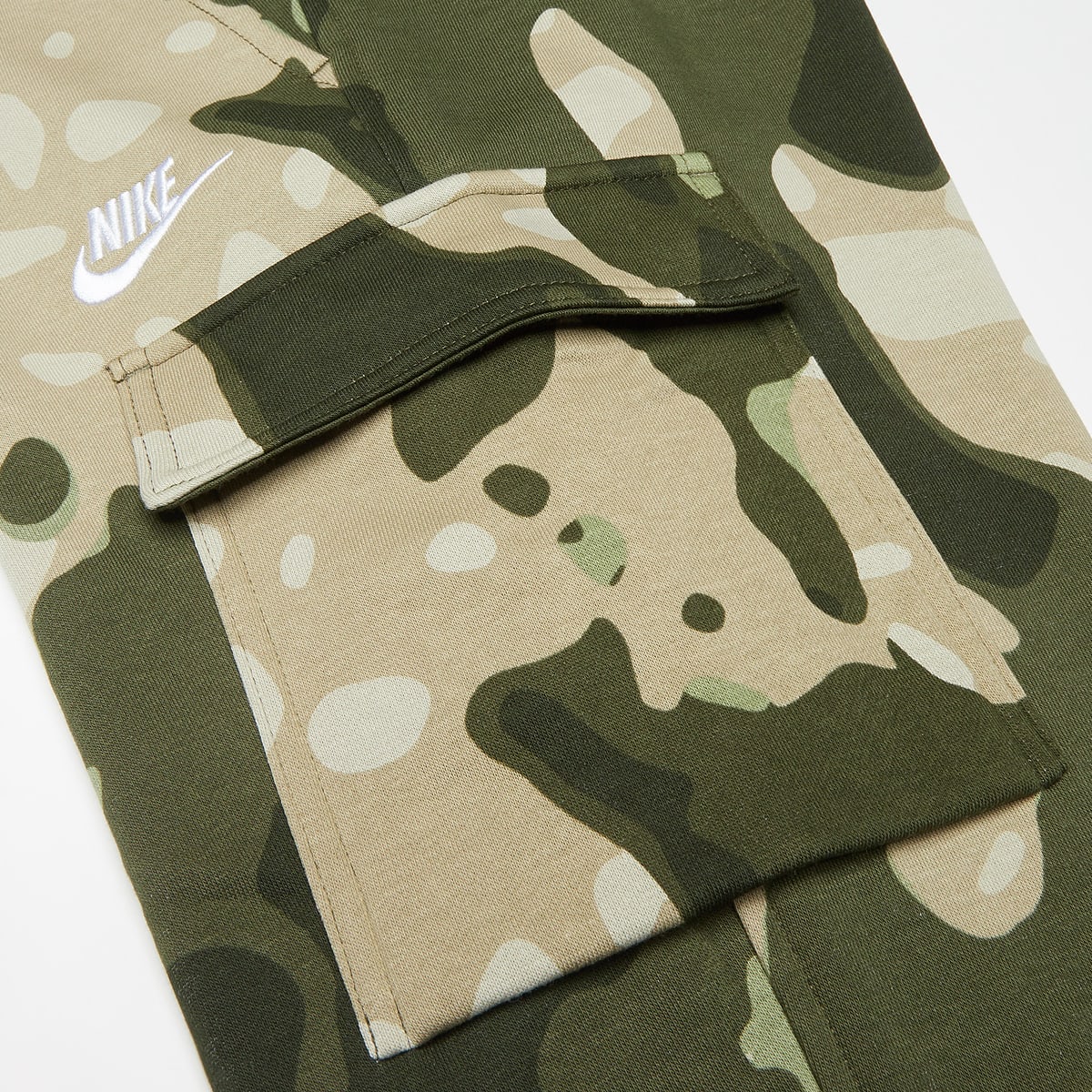 Nike Sportswear Club Fleece Cargo Pant Camo unisex Trainingsbroeken camouflage Maat XS Kleding