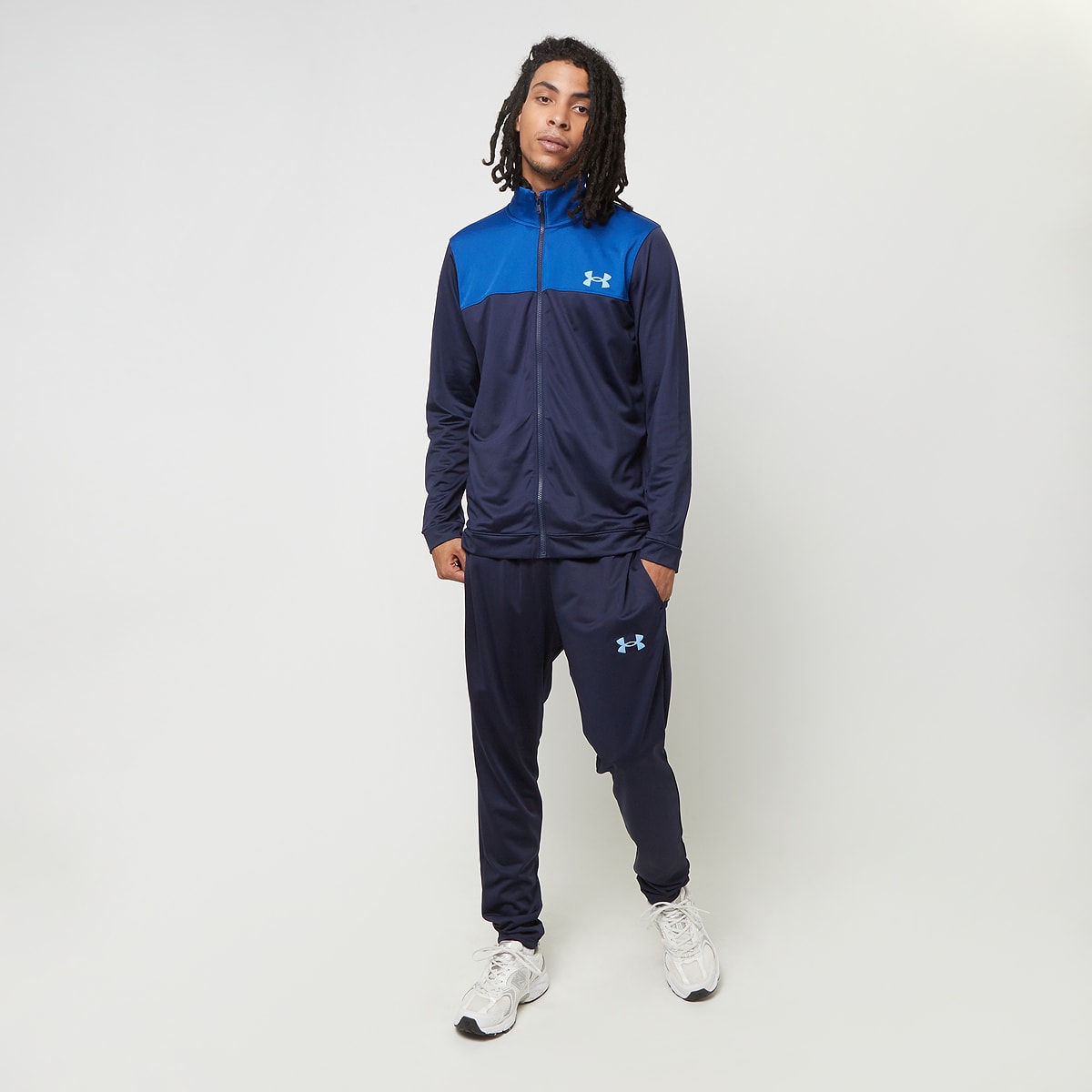 UA EMEA TRACKSUIT NOVELTY MIDNIGHT NAVY/WHITE, Under Armour, Apparel, en bleu, taille: S