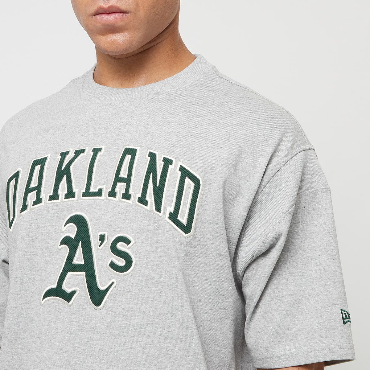 new era MLB Oakland Athletics Rib Infill Oversized Tee T-Shirts & Polo's in grijs formaten: S