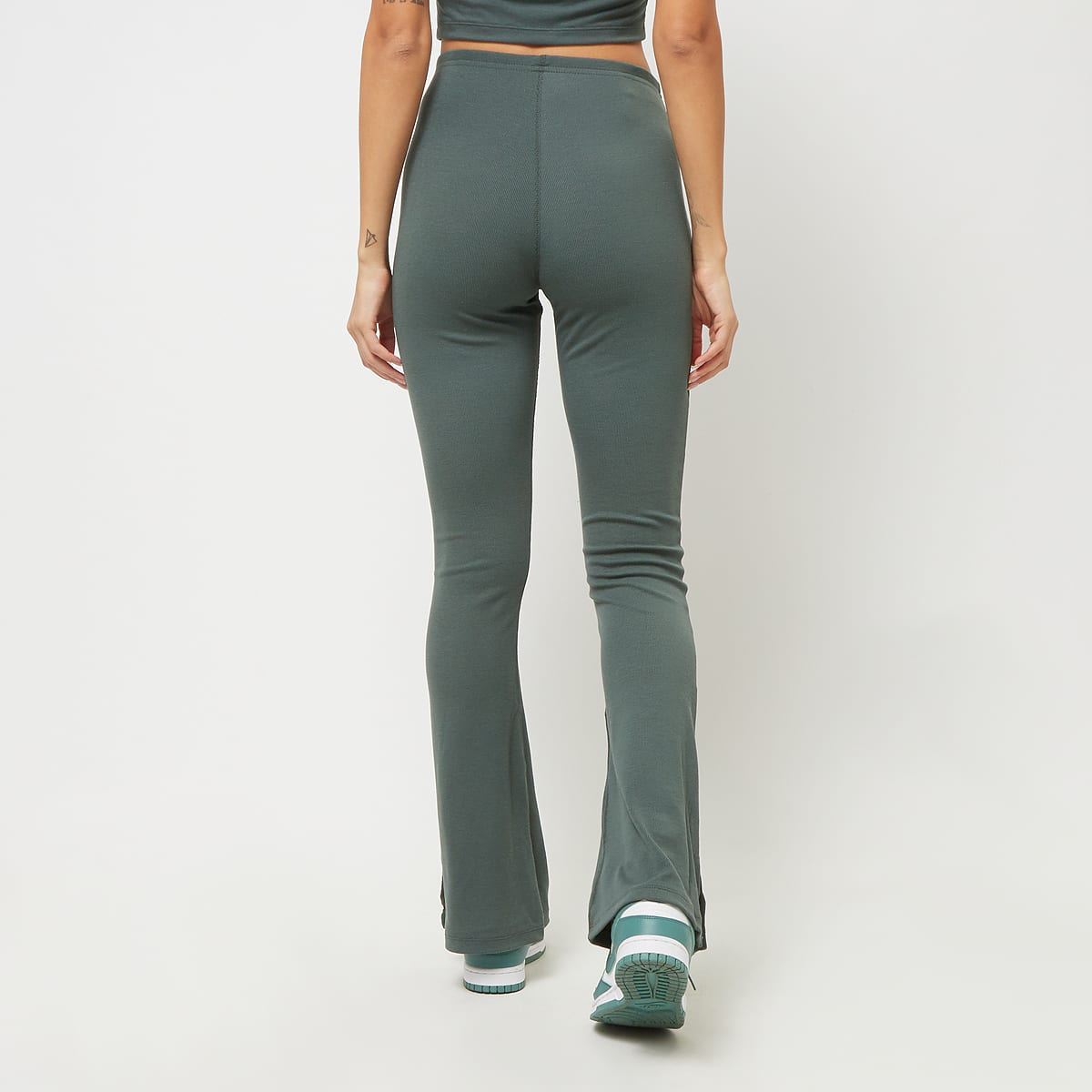 Nike Sportswear Chill Knit Mini-Rib Flared Leggings in groen formaten: XS