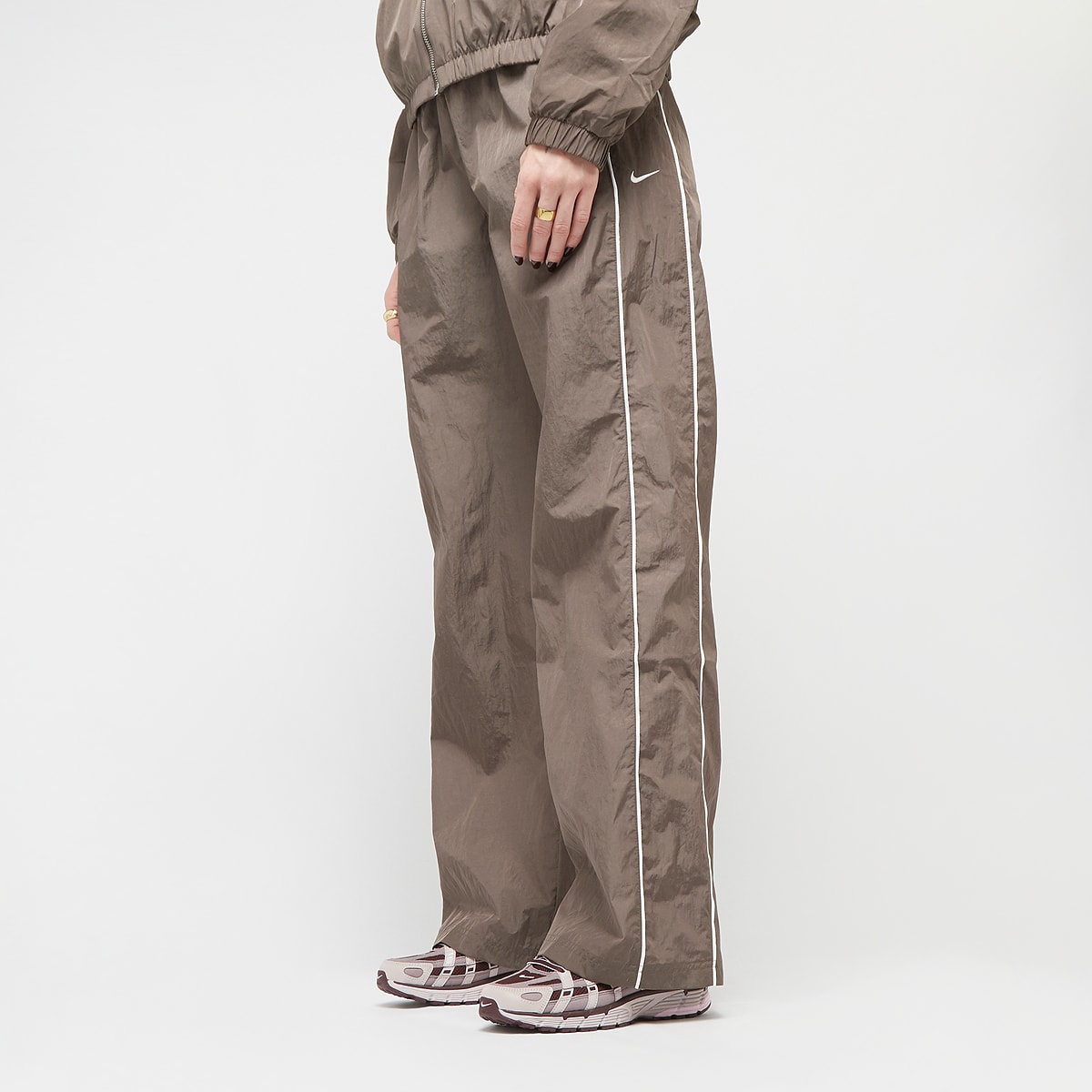 Nike Sportswear Windrunner Woven High-Rise Open Hem Pants wo Trainingsbroeken bruin Maat XS Kleding