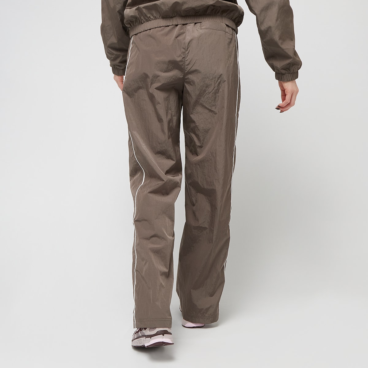 Nike Sportswear Windrunner Woven High-Rise Open Hem Pants women Trainingsbroeken bruin Maat XS Kleding