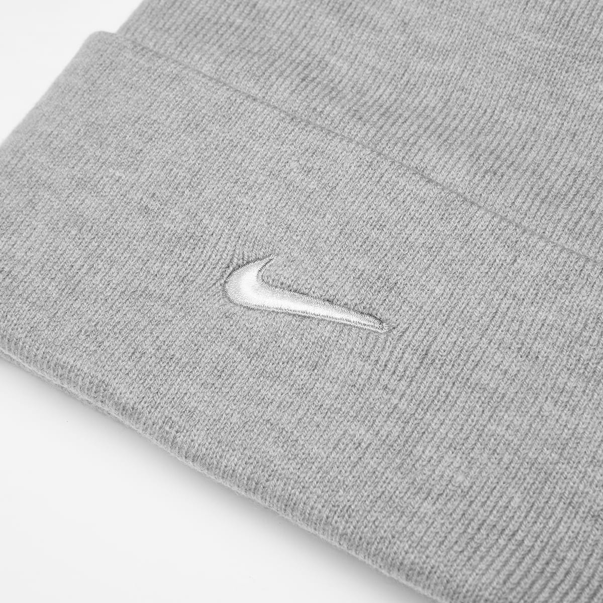 Nike Peak Swoosh Beanie unisex Mutsen grijs Maat ONE SIZE Accessoires