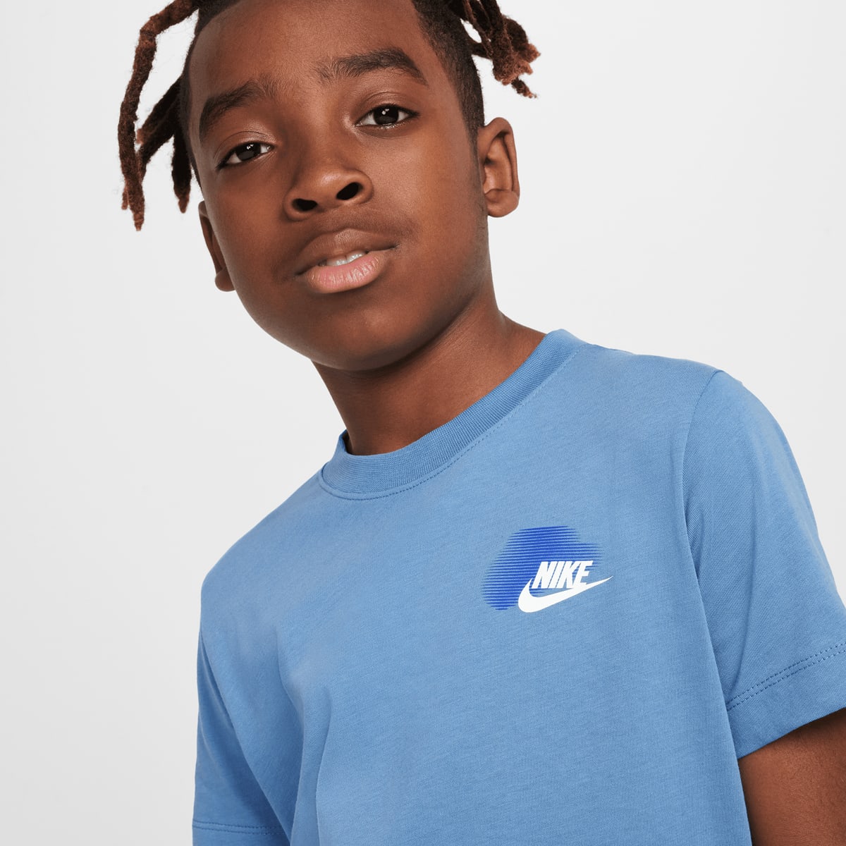 Nike Sportswear Standard Issue Graphic Tee T-Shirts in blauw formaten: 137