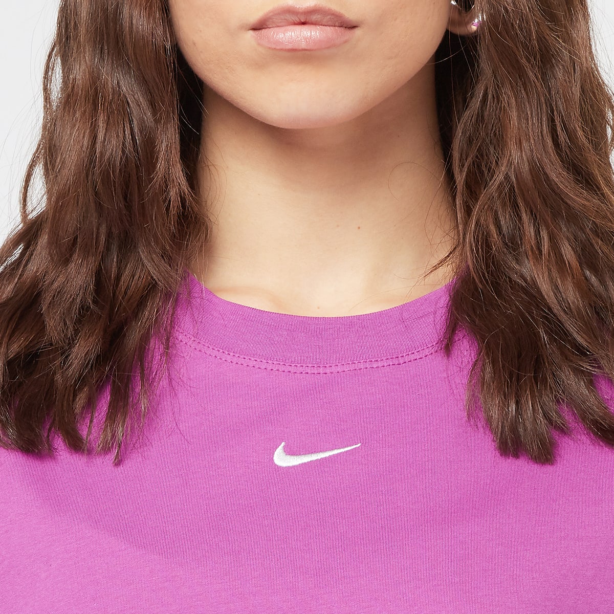 Nike Tee Essential Low Brand Read women T-Shirts & Polo's lichtroze Maat XS Kleding