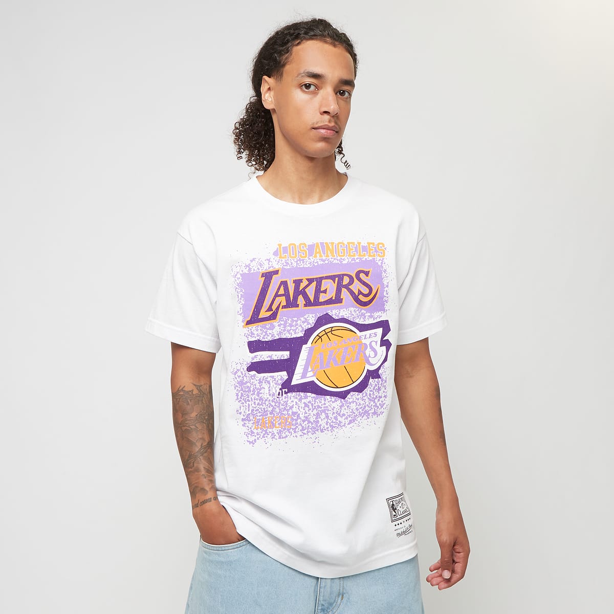 Mitchell & Ness NBA Destination Leisure Shortsleeve Graphic Tee LA Lakers men T-Shirts Polo's wit Maat S Kleding