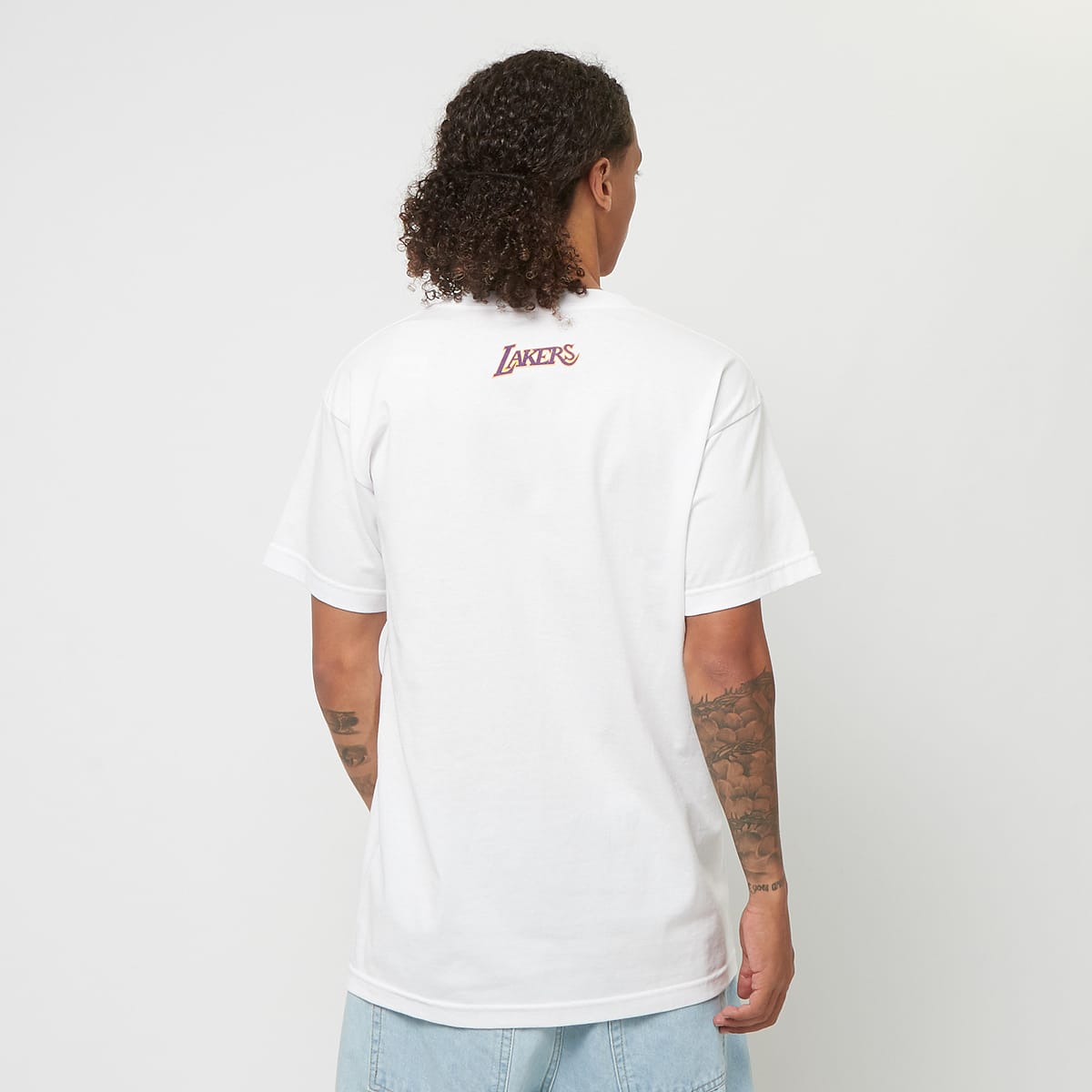 Mitchell & Ness NBA Destination Leisure Shortsleeve Graphic Tee LA Lakers men T-Shirts Polo's wit Maat S Kleding