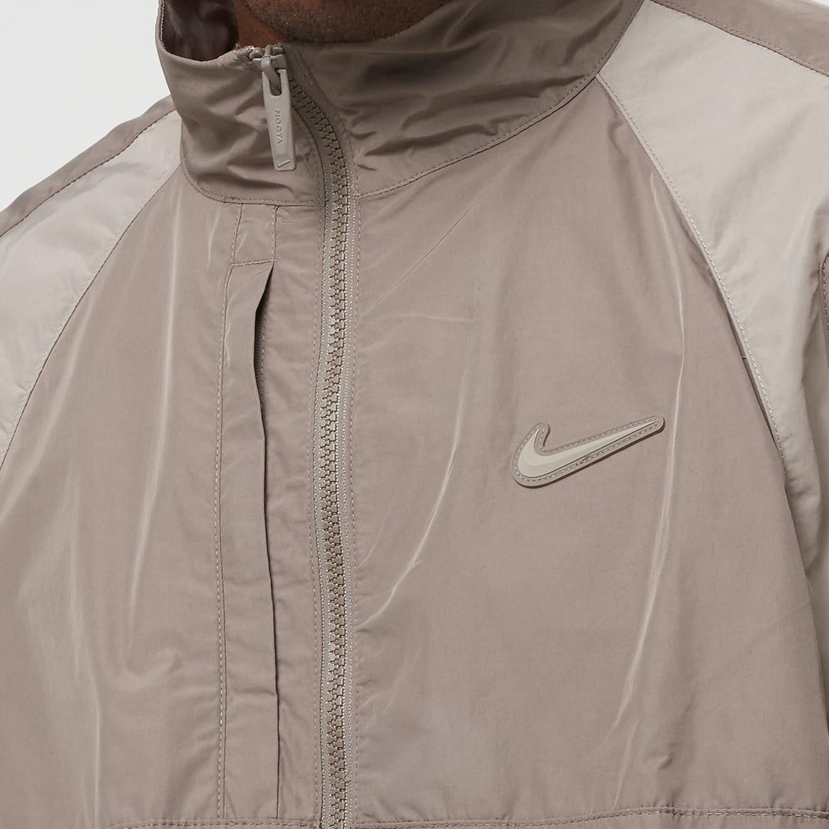 Nike Nocta NRG Track Jacket Woven men Trainingspakken bruin Maat S Kleding