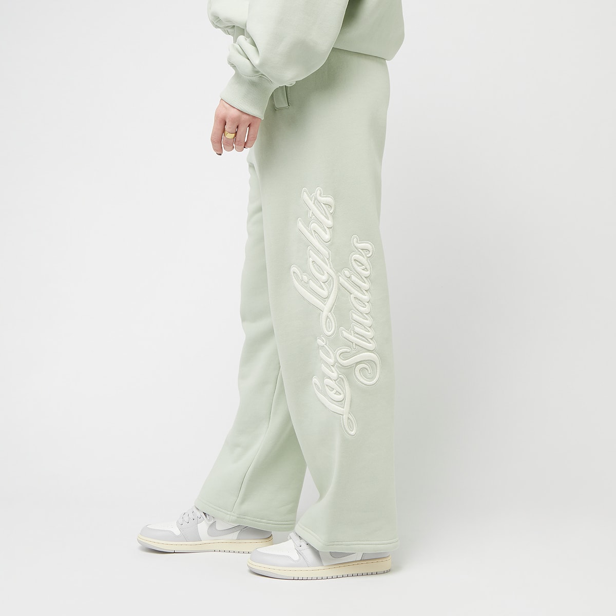 Low Lights Studios Woman Shutter Jogger Pants Avalanche women Trainingsbroeken groen Maat XS Kleding