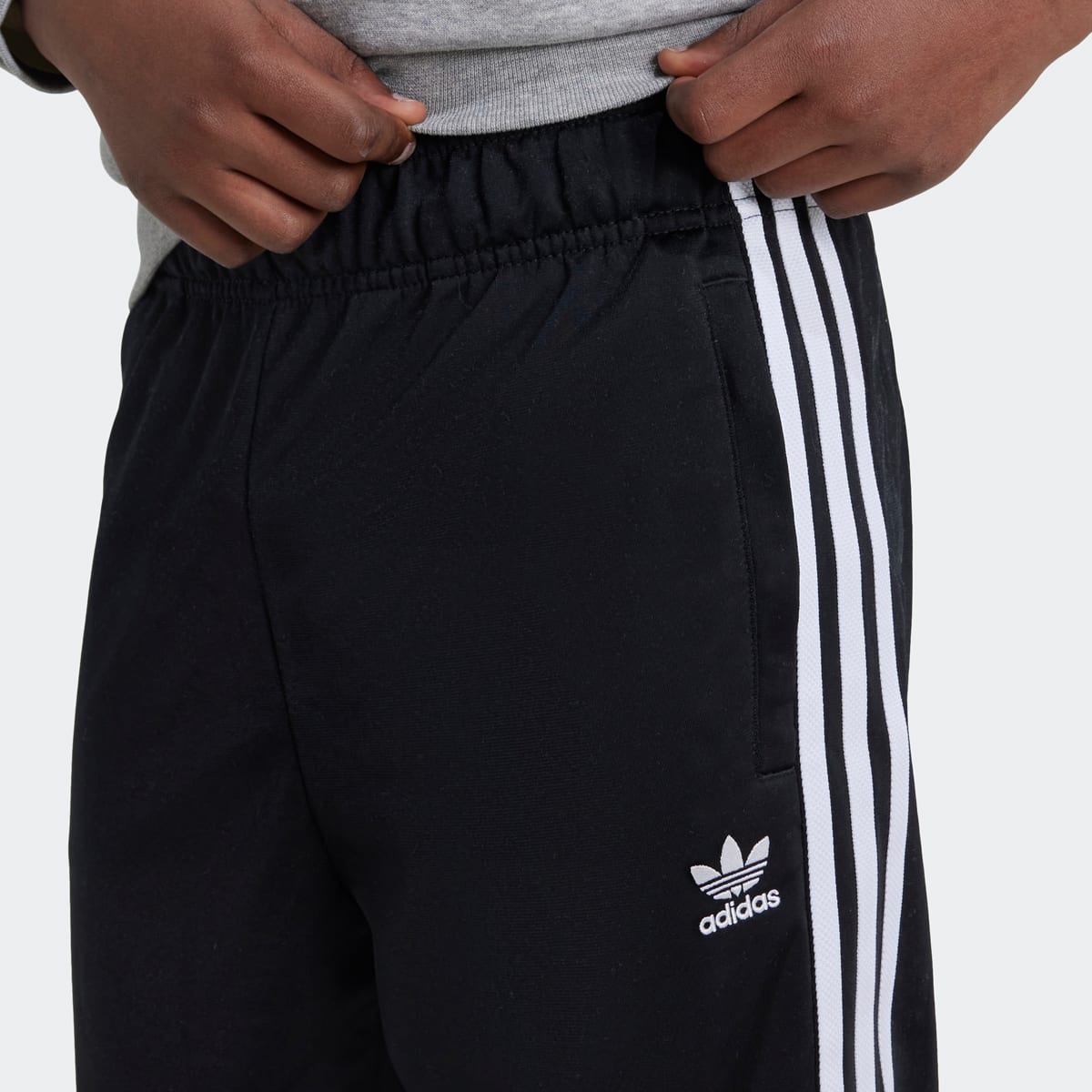 adidas Originals Superstar trainingshose Trainingsbroeken in zwart formaten: 152
