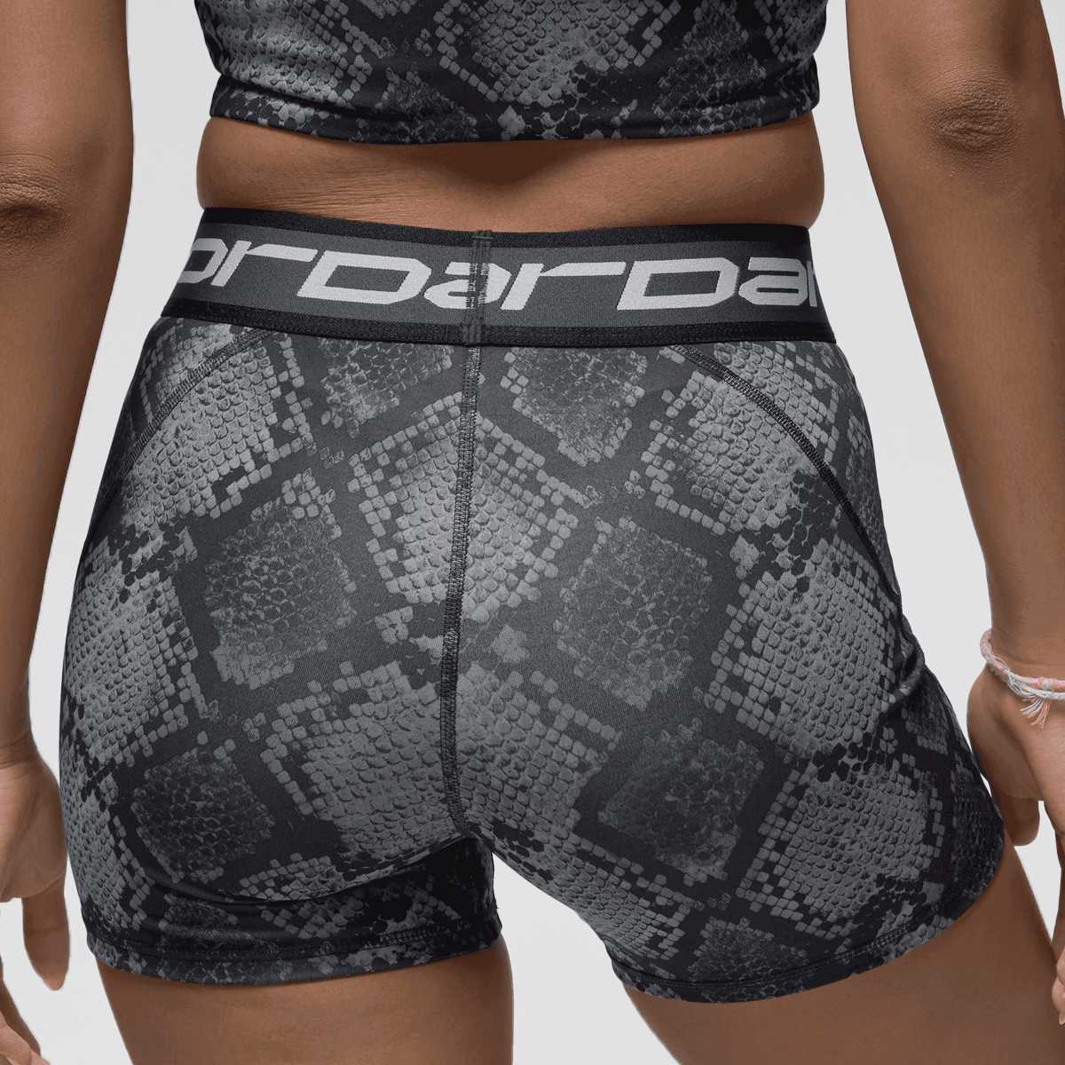Jordan Sport Snake All Over Print Shorts women Sportshorts zwart Maat XS Kleding
