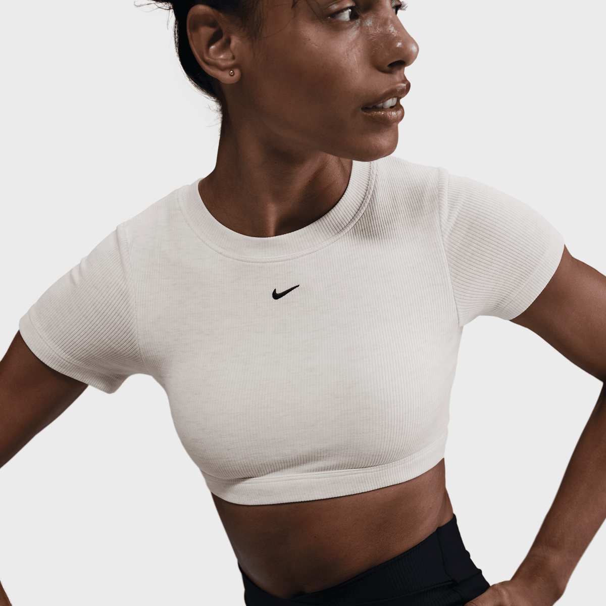 Nike Sportswear Classic Baby Tee Bra T-Shirts & Polo's in beige formaten: XS