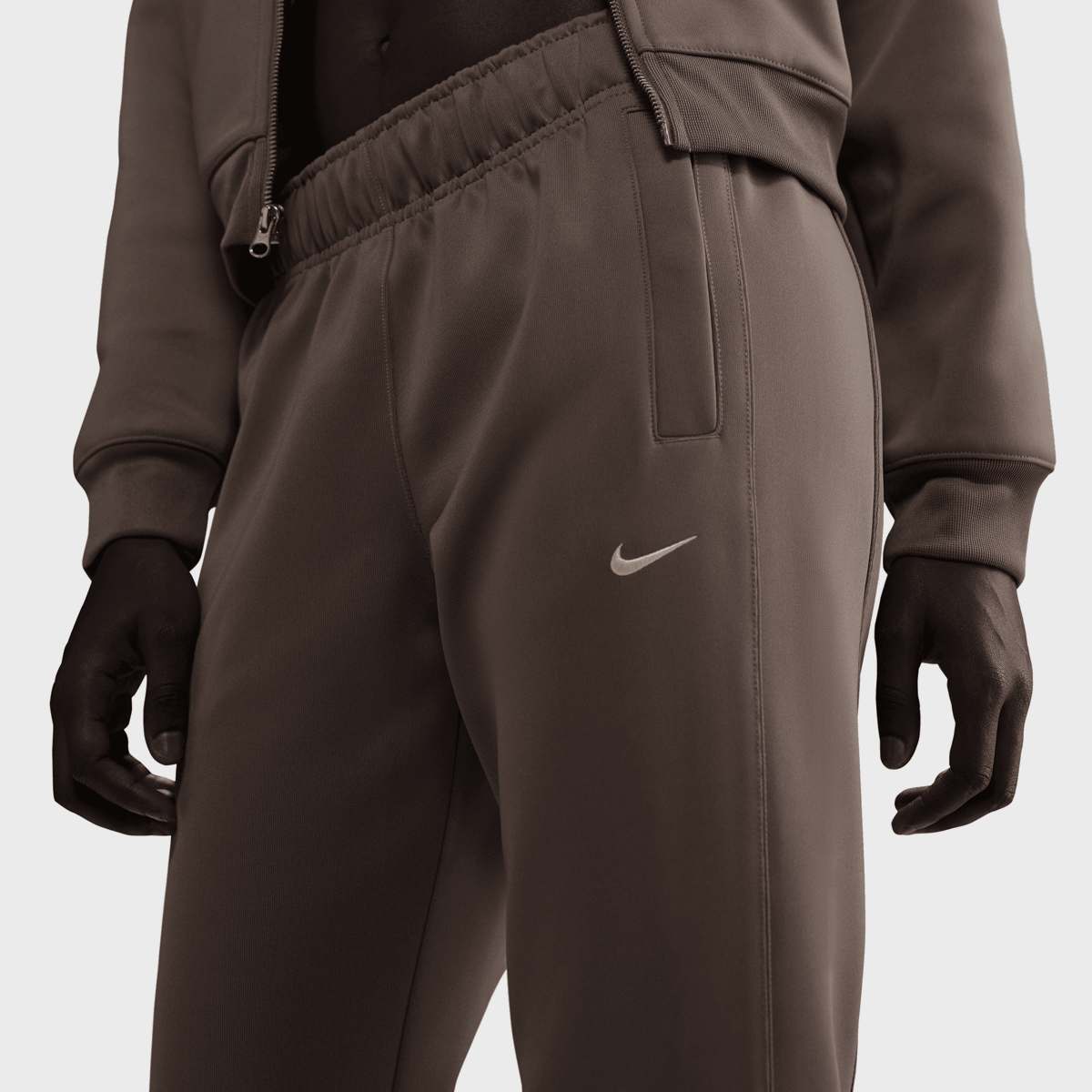 Nike Sportswear Windrunner Mid-Rise Poly Knit Pants women Trainingsbroeken bruin Maat XS Kleding