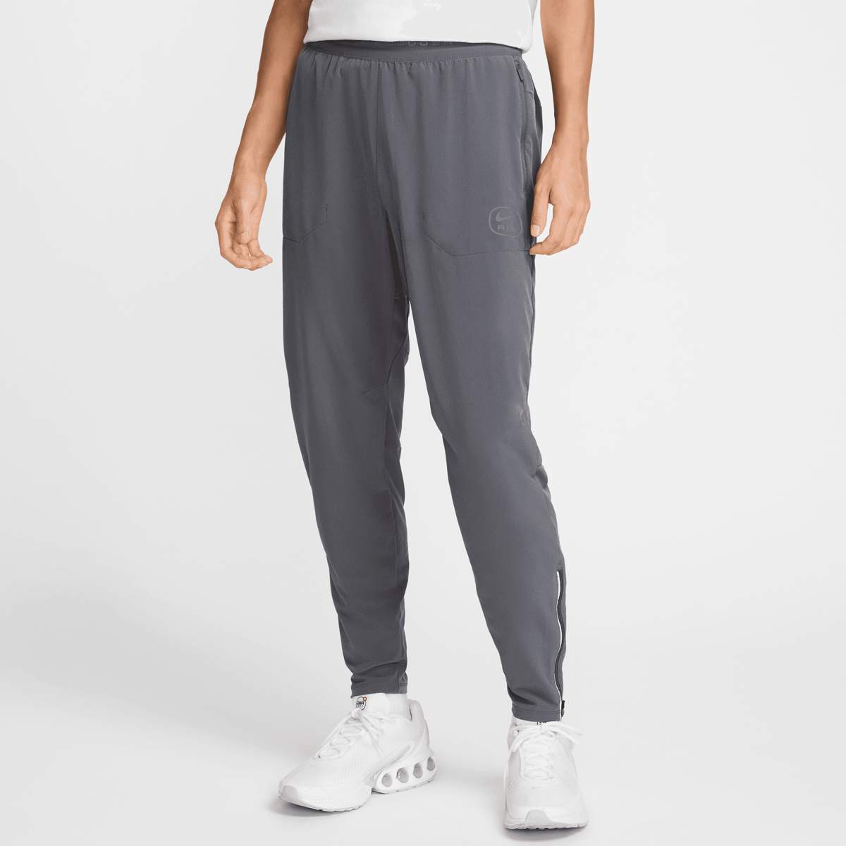 Nike Sportswear Swoosh Air Run Pants men Trainingsbroeken grijs Maat XL Kleding