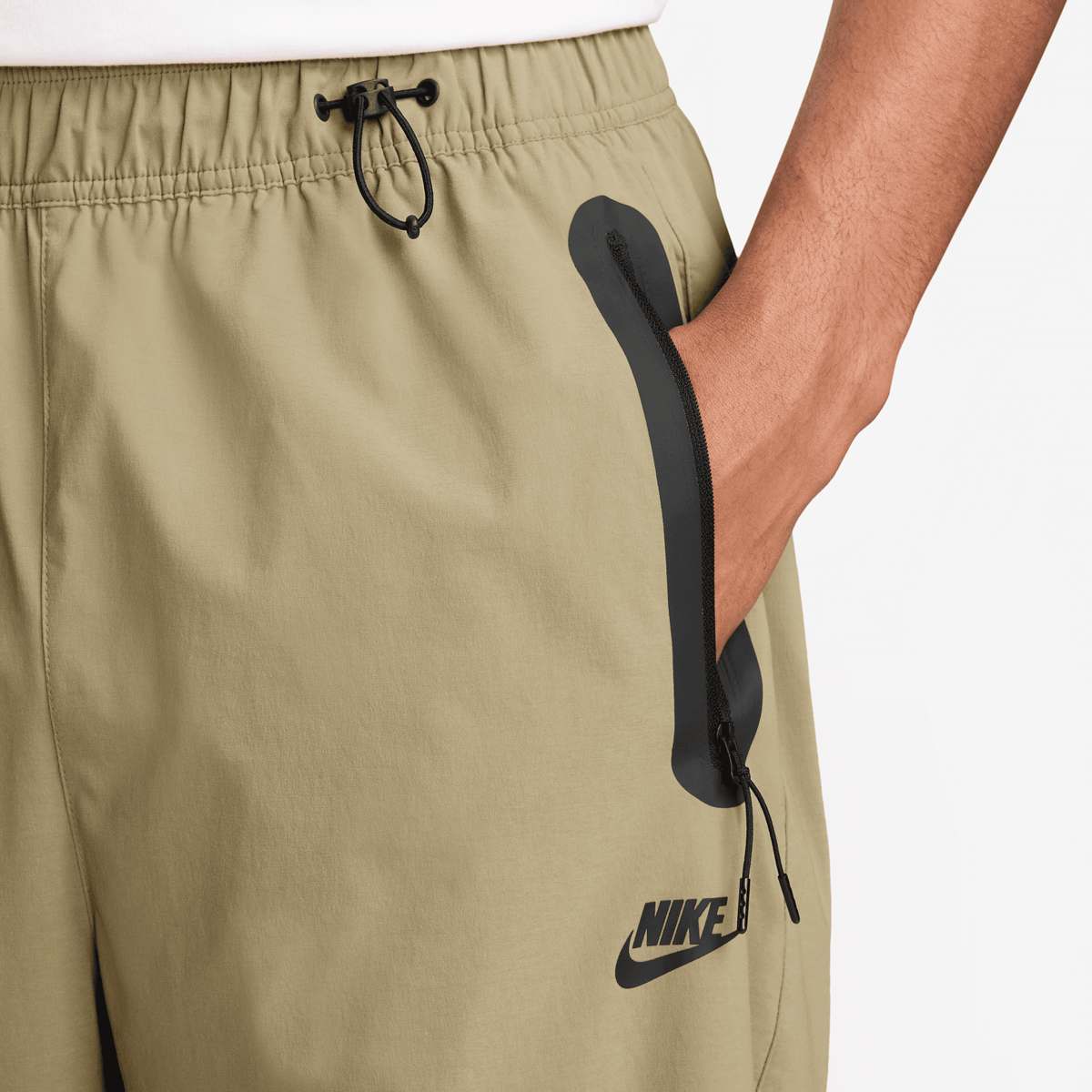 Nike Tech Woven Pants men Trainingsbroeken beige Maat S Kleding