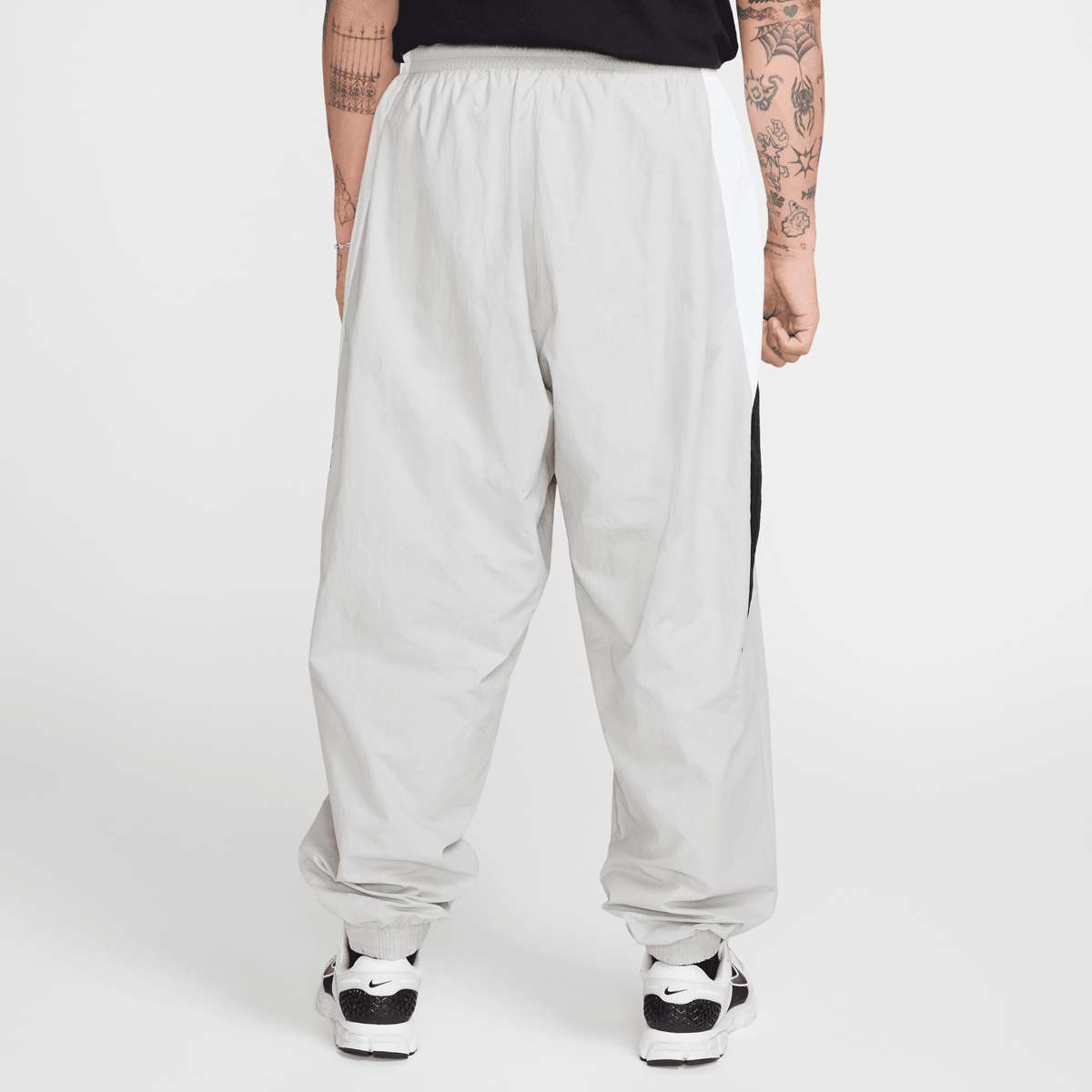 Nike Club Woven Oversized Track Pants men Trainingsbroeken grijs Maat XS Kleding