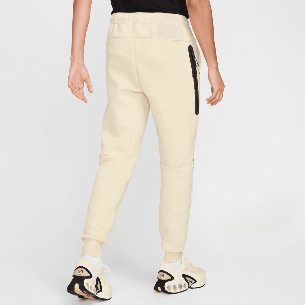 Nike Tech Fleece Jogger men Trainingsbroeken beige Maat S Kleding