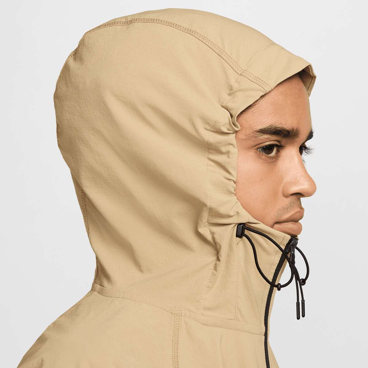 Nike Tech Woven Windrunner Full-Zip Jacket men Trainingspakken beige Maat S Kleding