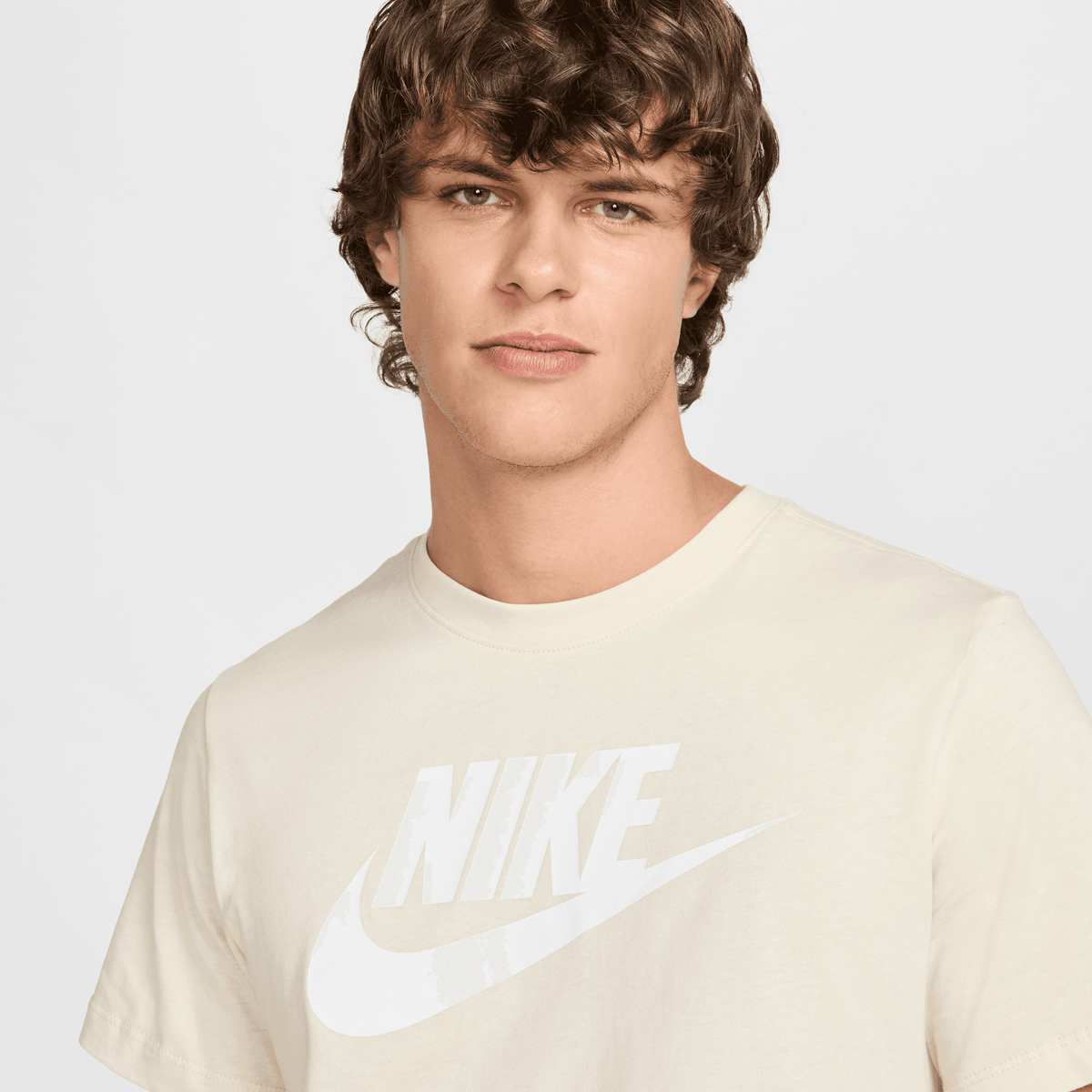 Nike Sportswear Tee Icon Futura men T-Shirts & Polo's beige Maat S Kleding