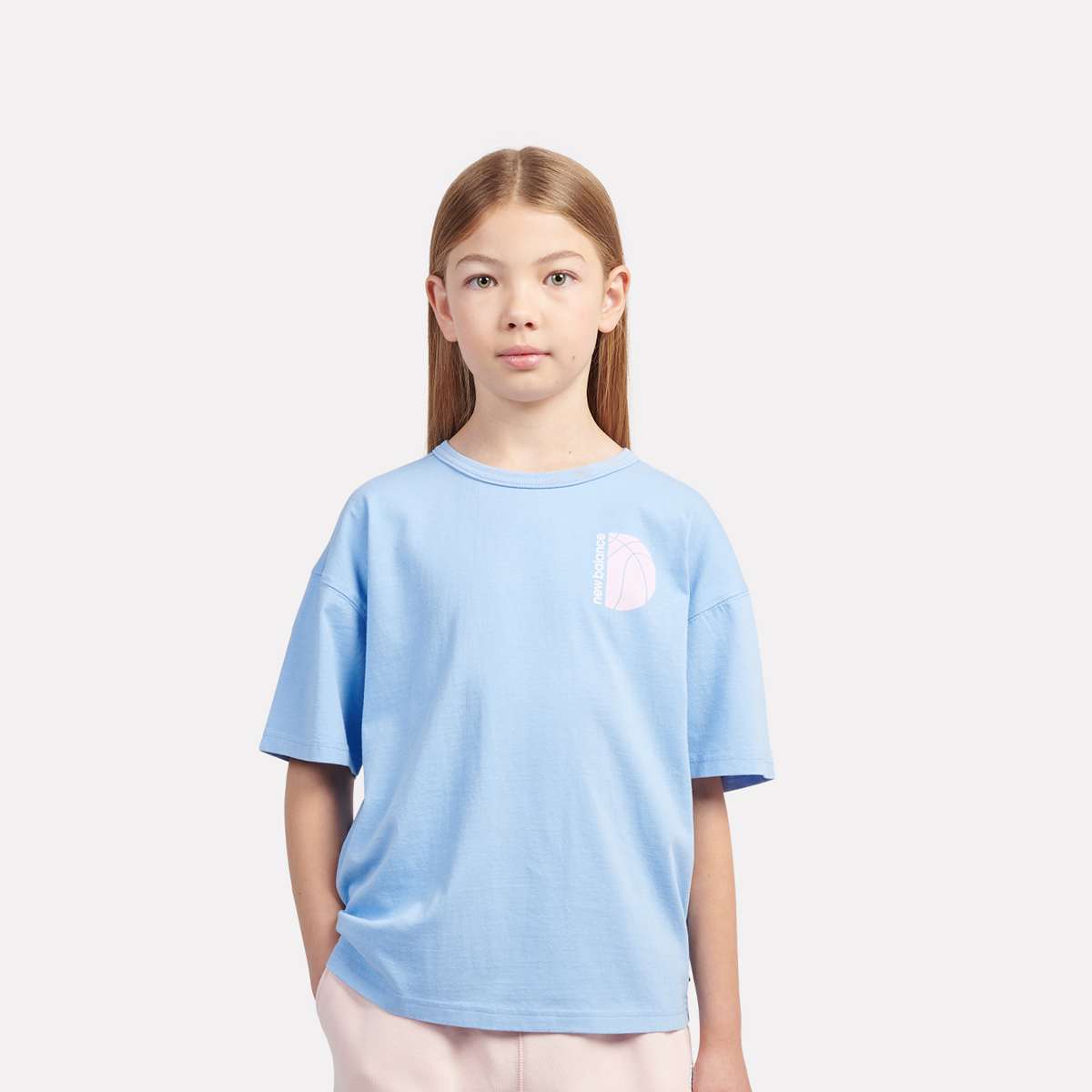 New Balance Hoops Court Graphic Tee unisex T-Shirts blauw Kleding