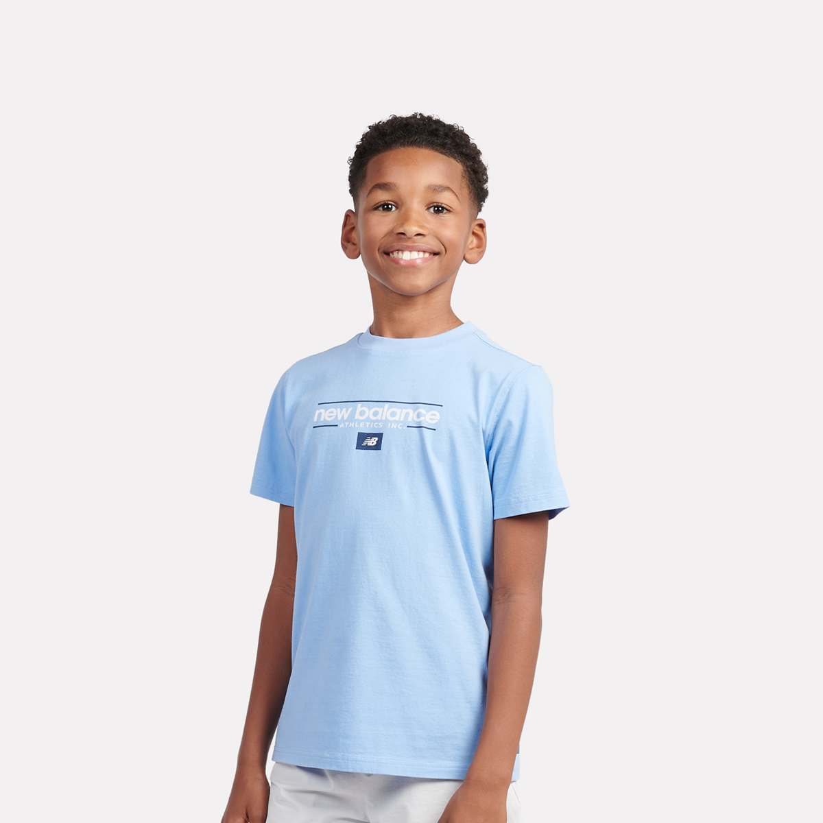 New Balance Linear Athletics Graphic Tee T-Shirts in blauw formaten: 134